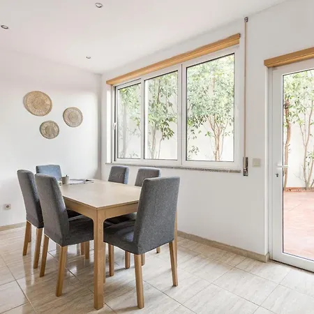 Joivy & Spacious In Appartement *